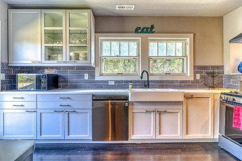 Portland Neighborhood Deluxe - image 12