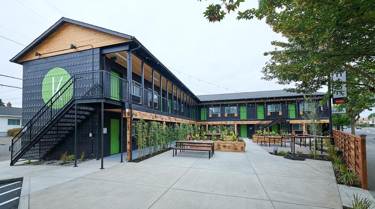Kenton Hotel - image 2