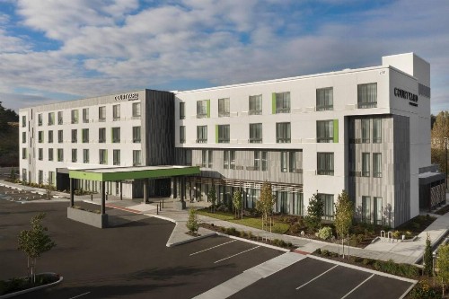 Courtyard Portland East - image 2