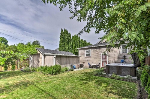 Artsy PNW Home with Hot Tub Half Mi to River! - image 2