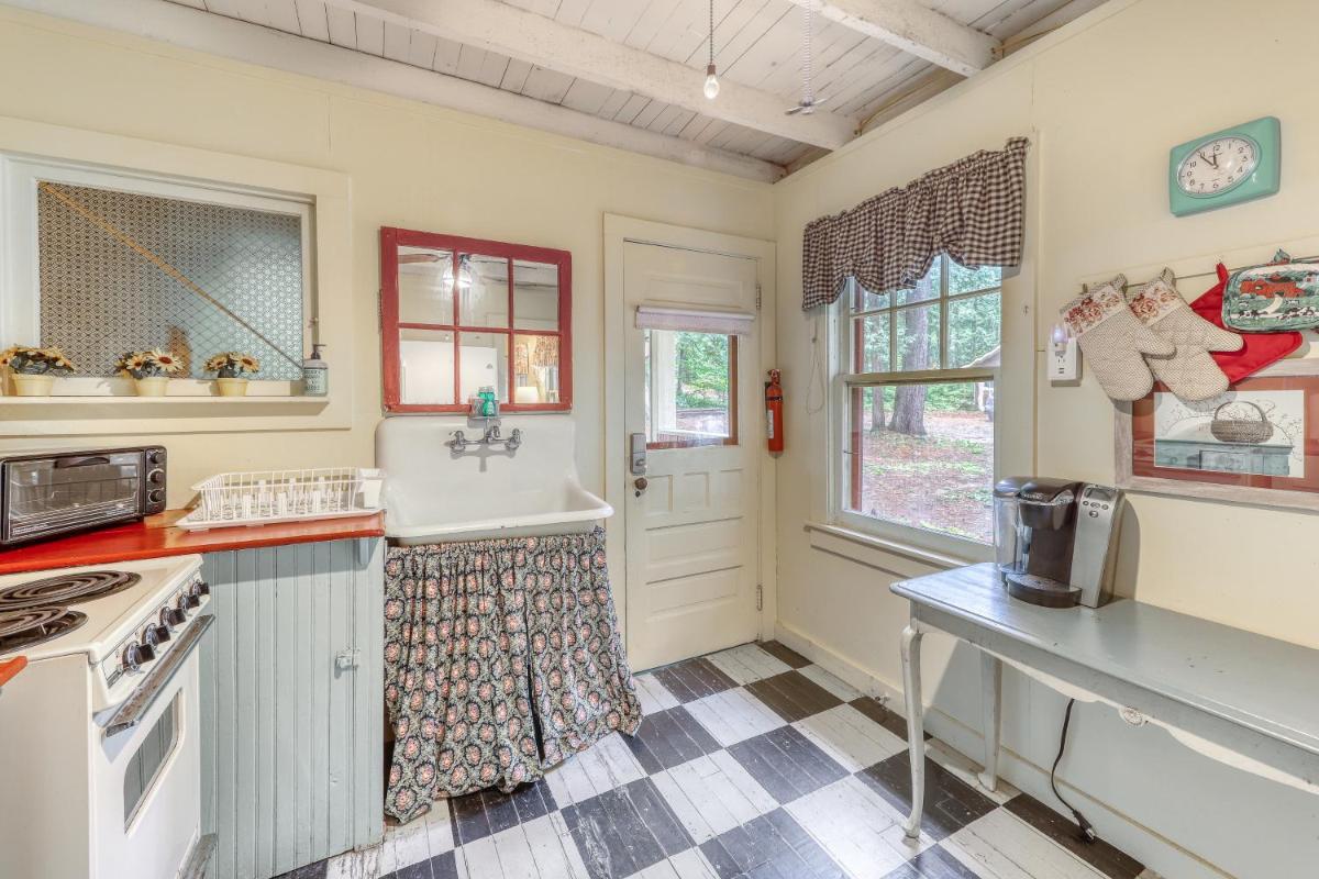 Sweet 2 Bedroom Cottage - image 2