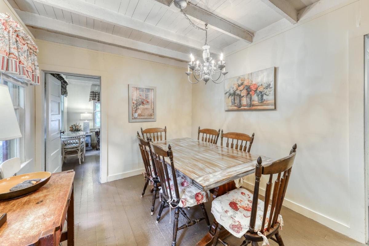 Sweet 2 Bedroom Cottage - image 3