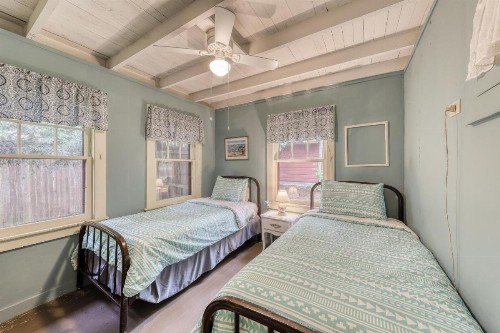 Sweet 2 Bedroom Cottage - image 6