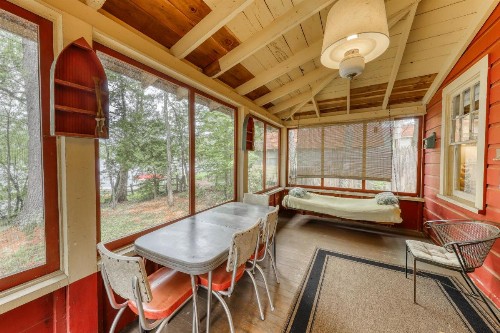 Sweet 2 Bedroom Cottage - image 8