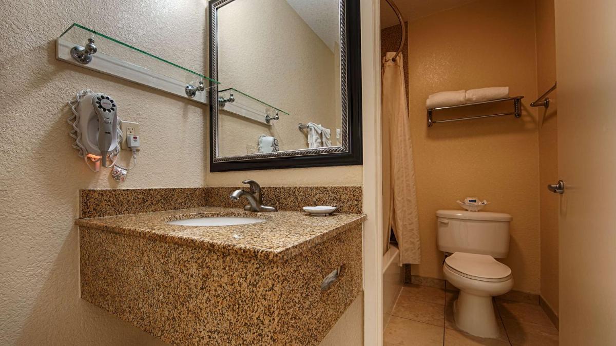 Best Western Poway/San Diego Hotel - image 2