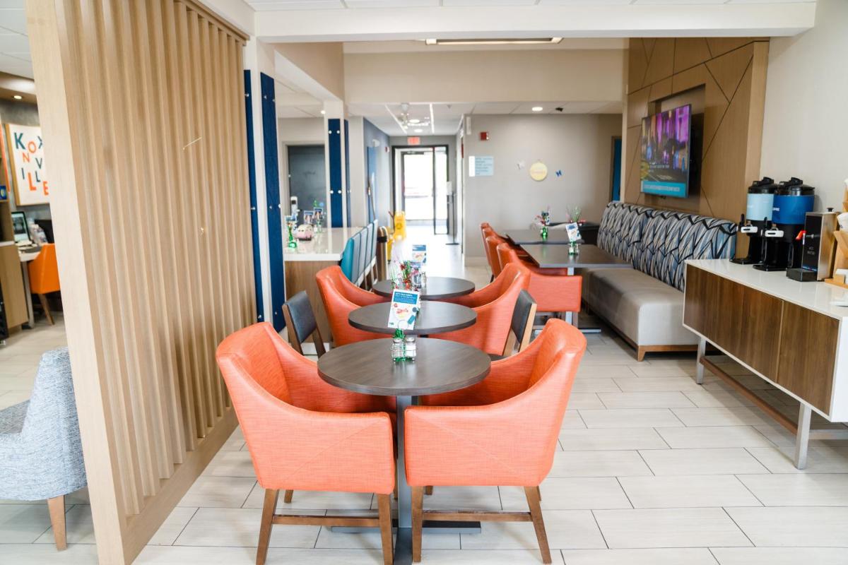 Holiday Inn Express Hotel & Suites Knoxville-North-I-75 Exit 112 an IHG Hotel - image 2