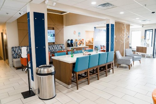 Holiday Inn Express Hotel & Suites Knoxville-North-I-75 Exit 112 an IHG Hotel - image 3