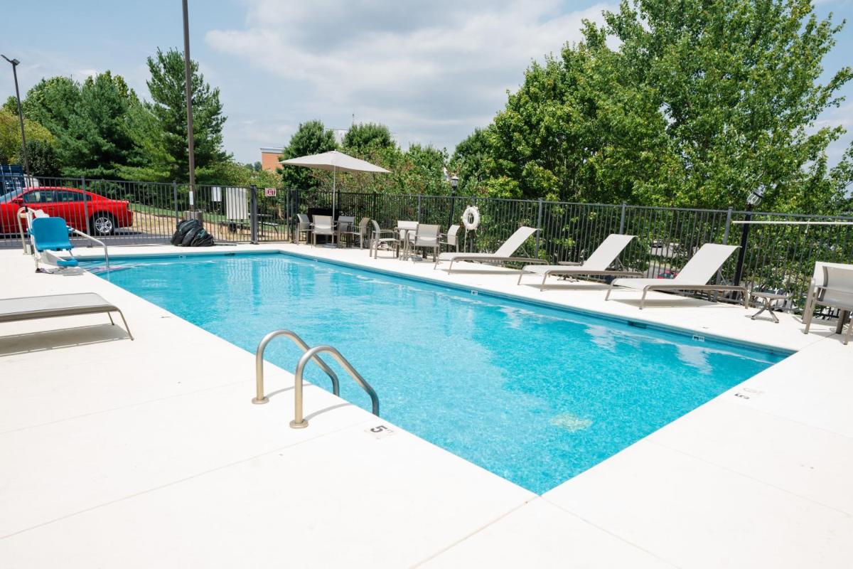 Holiday Inn Express Hotel & Suites Knoxville-North-I-75 Exit 112 an IHG Hotel - image 7