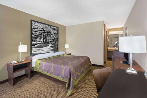 Super 8 by Wyndham Knoxville North/Powell - image 14