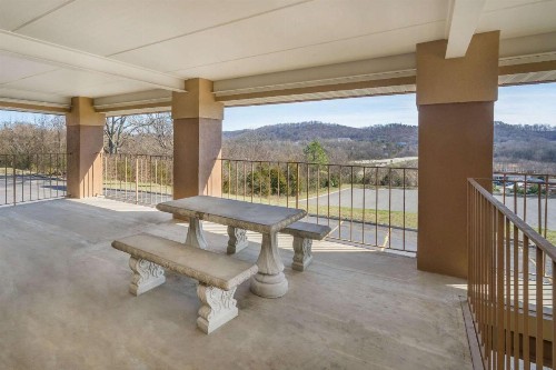 Super 8 by Wyndham Knoxville North/Powell - image 4