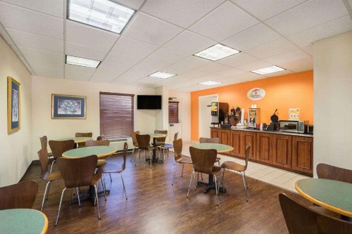 Super 8 by Wyndham Knoxville North/Powell - image 8
