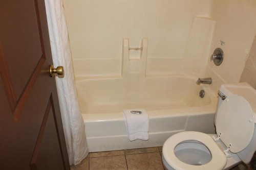 Scottish Inn Knoxville - image 25