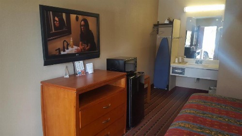 Scottish Inn Knoxville - image 5