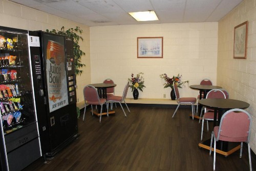 Scottish Inn Knoxville - image 9