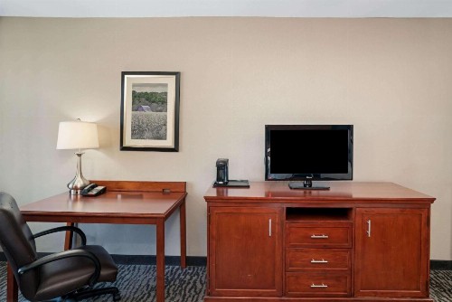 La Quinta by Wyndham Knoxville North I-75 - image 19