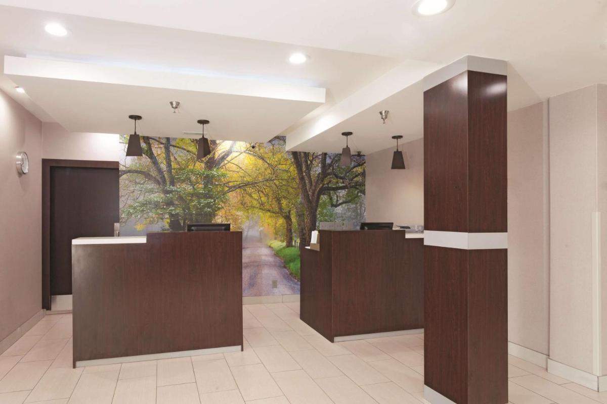 La Quinta by Wyndham Knoxville North I-75 - image 3