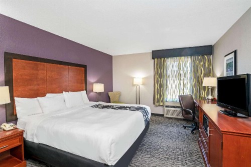 La Quinta by Wyndham Knoxville North I-75 - image 32