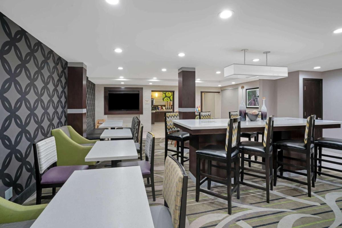 La Quinta by Wyndham Knoxville North I-75 - image 6