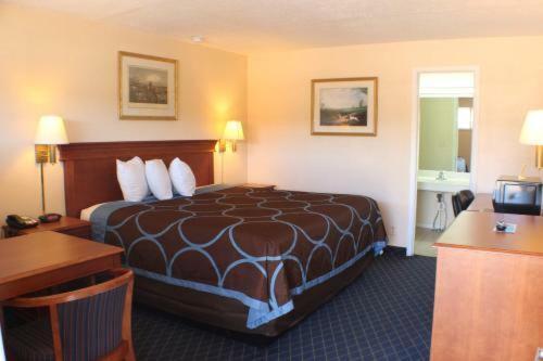 American Inn Motel - image 7