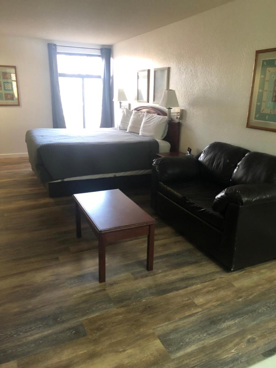 Antelope Hills Inn - image 4