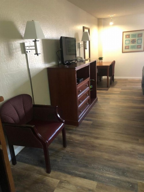 Antelope Hills Inn - image 5