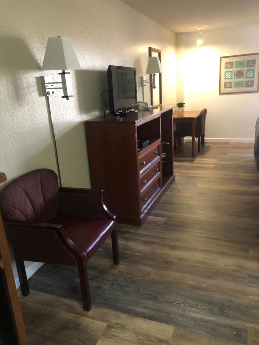Antelope Hills Inn - image 5