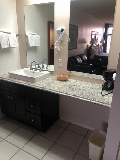 Antelope Hills Inn - image 6