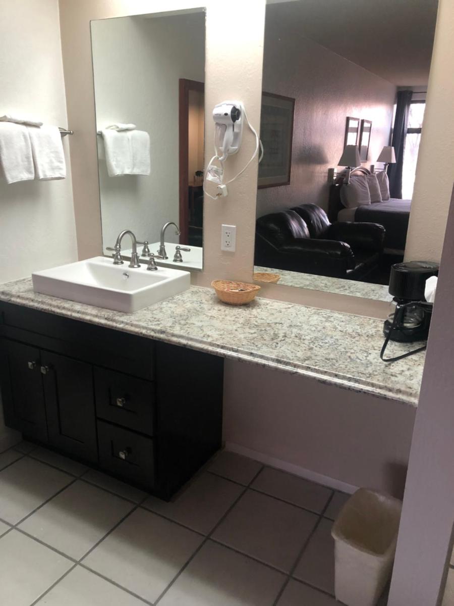 Antelope Hills Inn - image 6