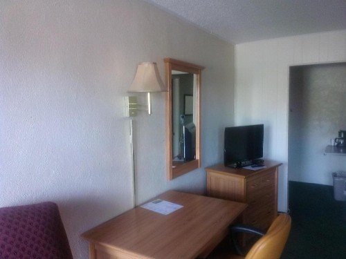 Heritage House Motel - image 3