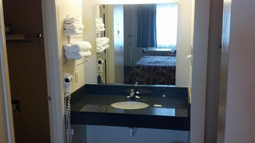 Heritage House Motel - image 7