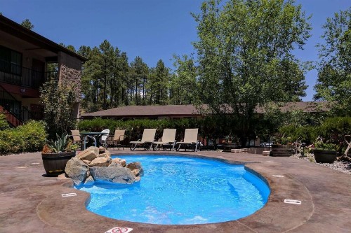 Days Inn Ponderosa Pines - image 25