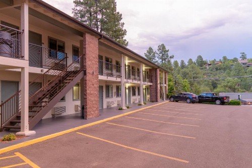 Days Inn Ponderosa Pines - image 29