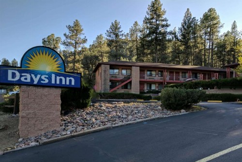 Days Inn Ponderosa Pines - image 8