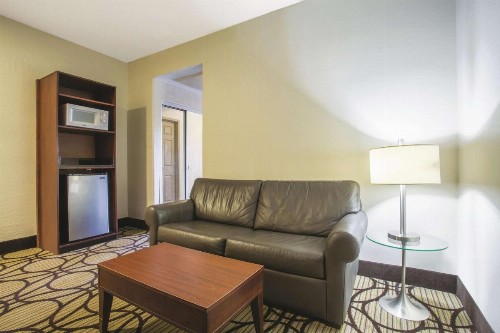 La Quinta by Wyndham Conference Center Prescott - image 11