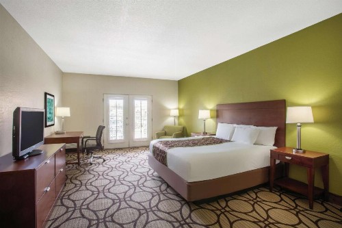 La Quinta by Wyndham Conference Center Prescott - image 17