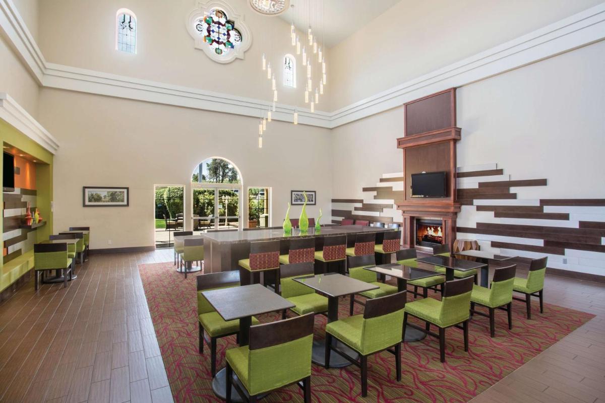 La Quinta by Wyndham Conference Center Prescott - image 3