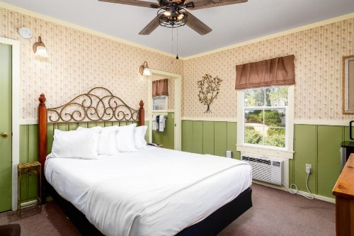 Prescott Pines Inn Bed and Breakfast - image 11