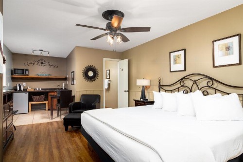 Prescott Pines Inn Bed and Breakfast - image 21