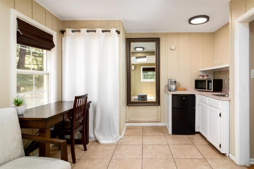 Prescott Pines Inn Bed and Breakfast - image 4