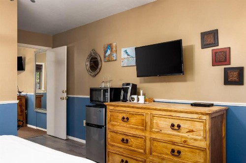 Prescott Pines Inn Bed and Breakfast - image 42