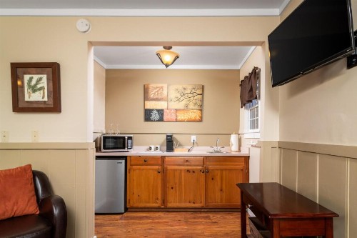 Prescott Pines Inn Bed and Breakfast - image 9