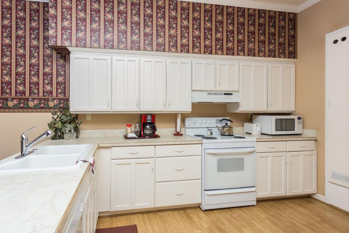 Whiskey Row Penthouse - image 6