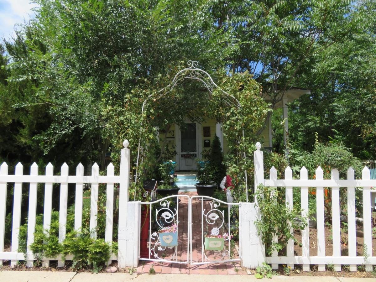 Virginia St. Dollhouse - main image