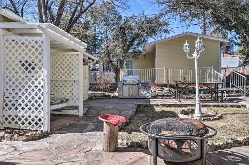 Chic Prescott Cottage with Outdoor Entertaining Area - image 6