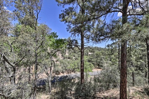 Quiet Home w/Deck & Mtn View~3 Mi to Prescott - image 8