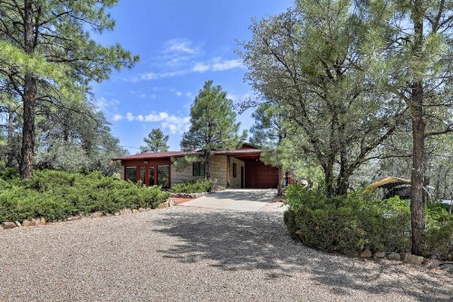 Quiet Prescott Forest Retreat Cottage with Patio! - image 11
