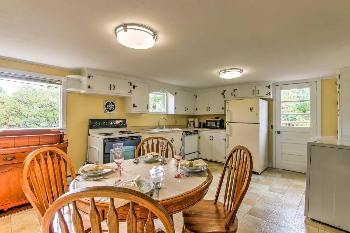 ‘Stagecoach Inn’-Historic Home w/Patio by Casinos! - image 3