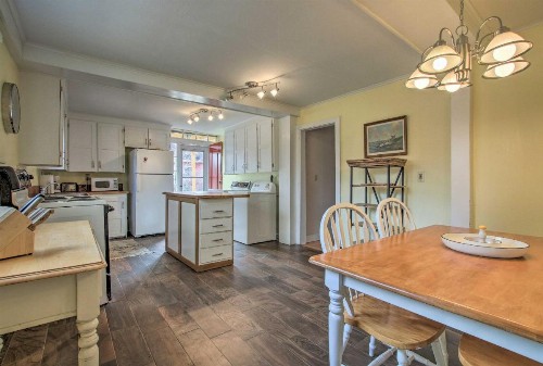 Pet-Friendly Historic Preston Home Near Casinos! - image 11