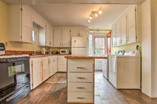 Pet-Friendly Historic Preston Home Near Casinos! - image 3
