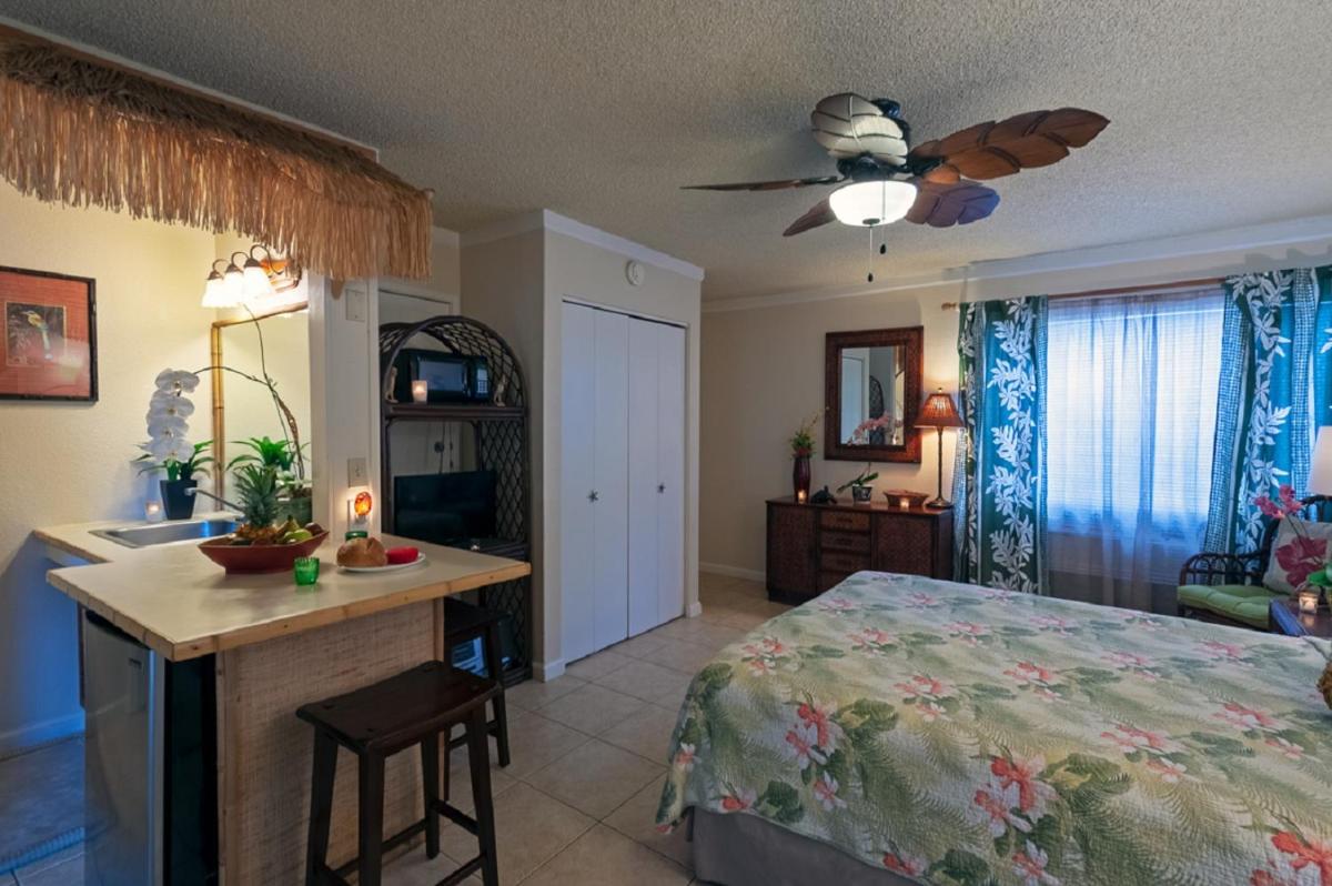 Sandpiper 121B-cute studio with pool BBQ hot tub wifi - image 7